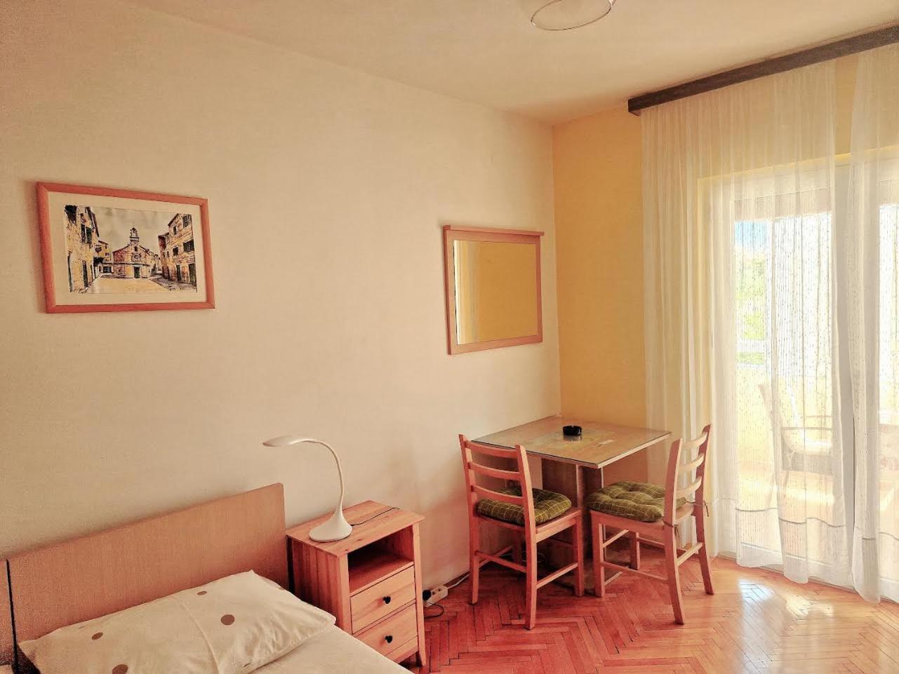 Apartments And Rooms Dobrila Jelsa  Bilik gambar