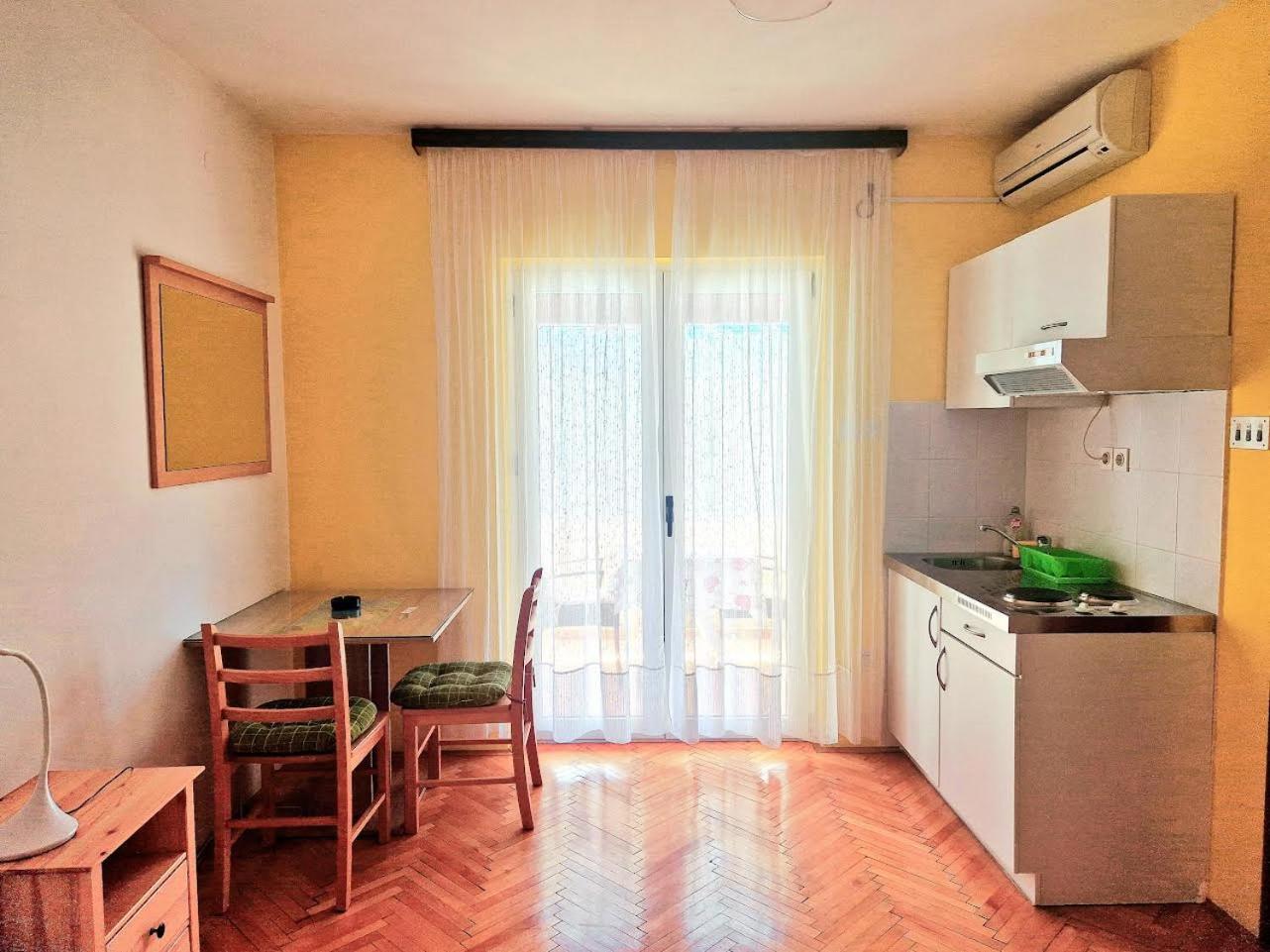 Apartments And Rooms Dobrila Jelsa  Bilik gambar