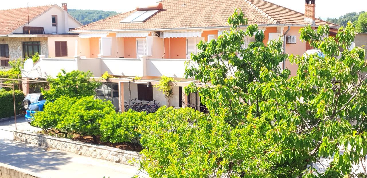 Apartments And Rooms Dobrila Jelsa  Luaran gambar