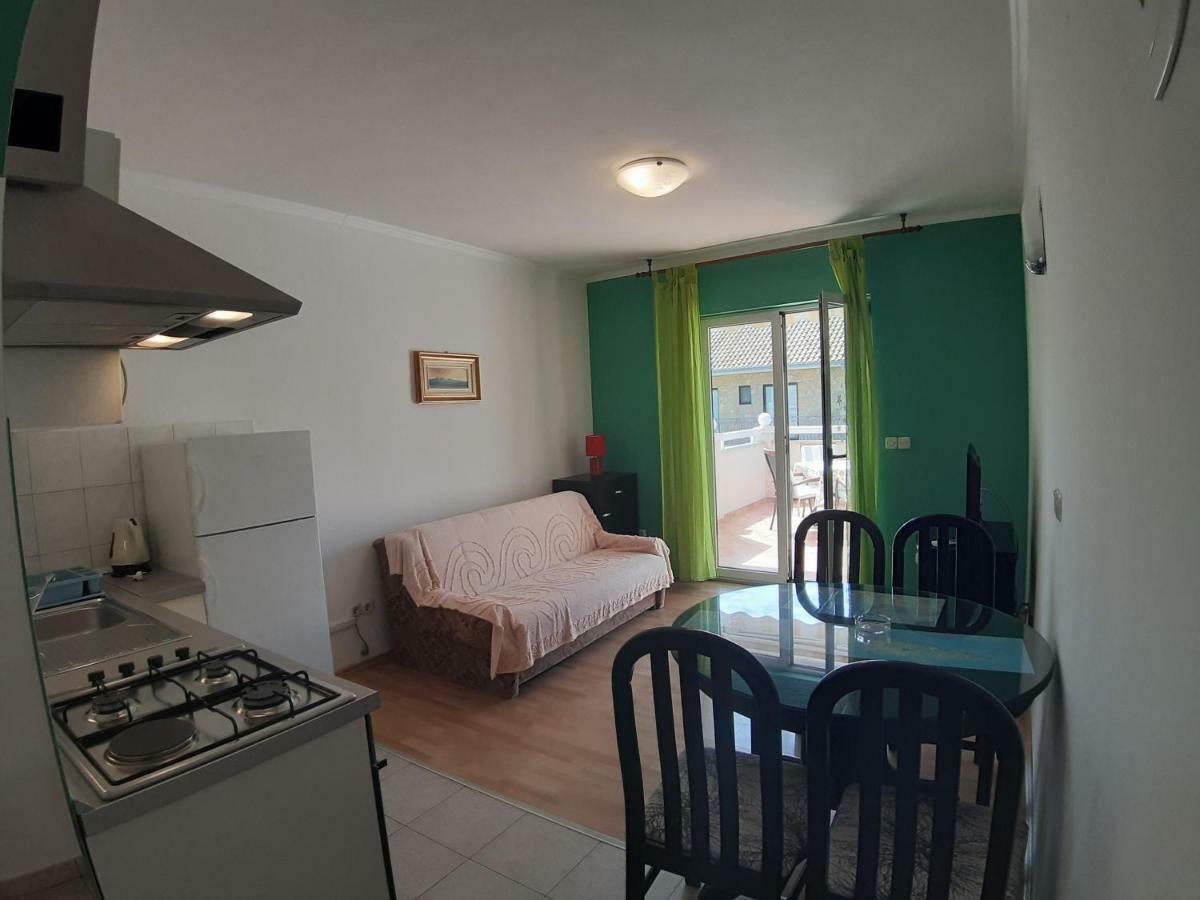 Apartments And Rooms Dobrila Jelsa  Luaran gambar